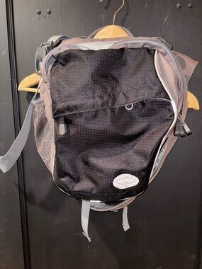 Osprey Warp Shoulder Bag Sling Backpack Gray Black